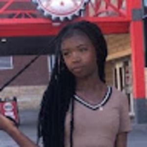 Meet your Posher, Becca